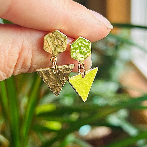 ✨NWT✨Hand Hammered Hexagon and Triangle Gold Earrings✨handmade - Picture 4 of 6